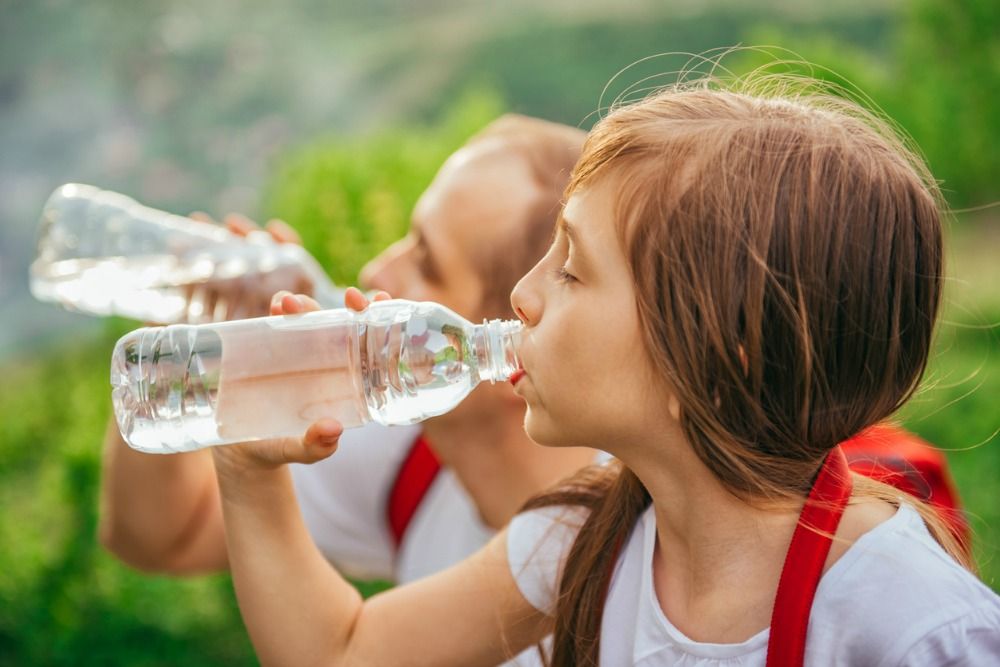 Els beneficis de beure aigua en els nens- Pares i Nens