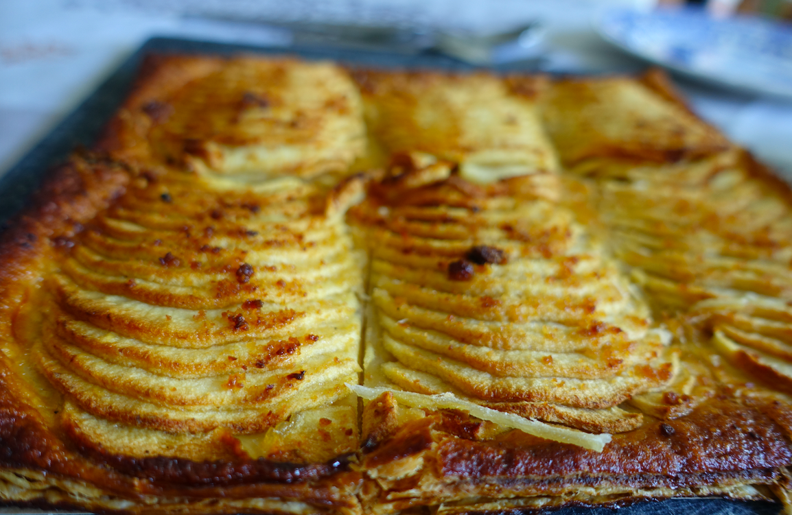 Imagen de la coca de manzana con miel JODO: Cedida