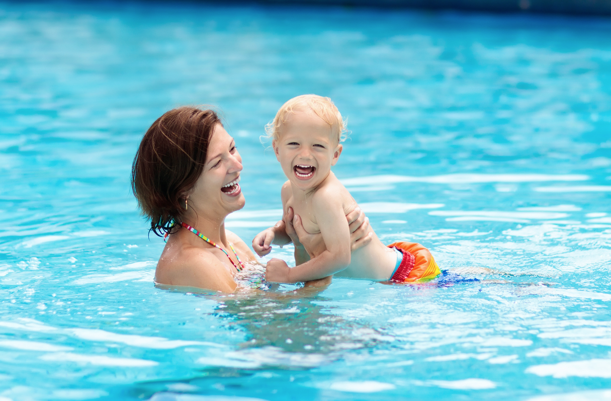 Segons els experts, els protectors solars resistents a l'aigua mantenen la seva eficàcia un màxim de 40 minuts FOTO: Cedida