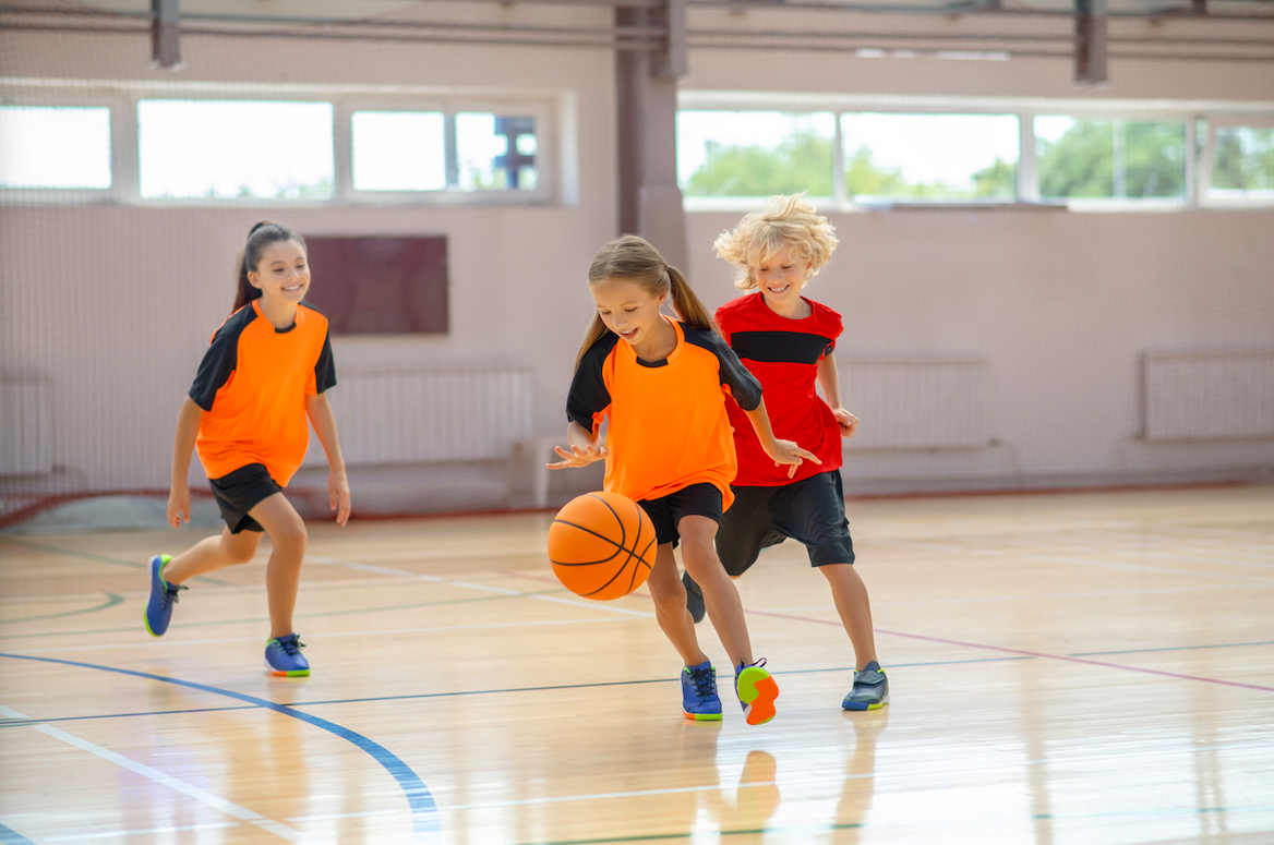 Unos niños practican deporte JODO: Cedida
