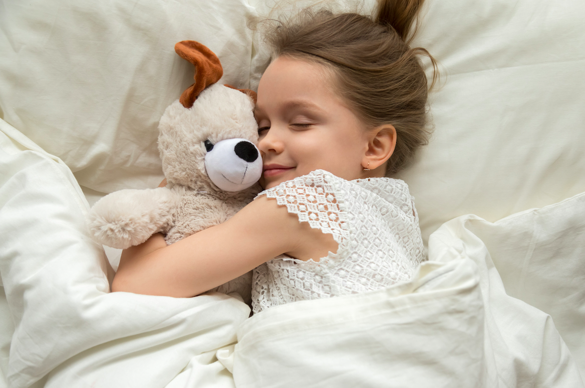 Si a nuestro hijo o hija le cuesta relajarse para coger el sueño podemos aplicar algunas técnicas FOTO: Cedida